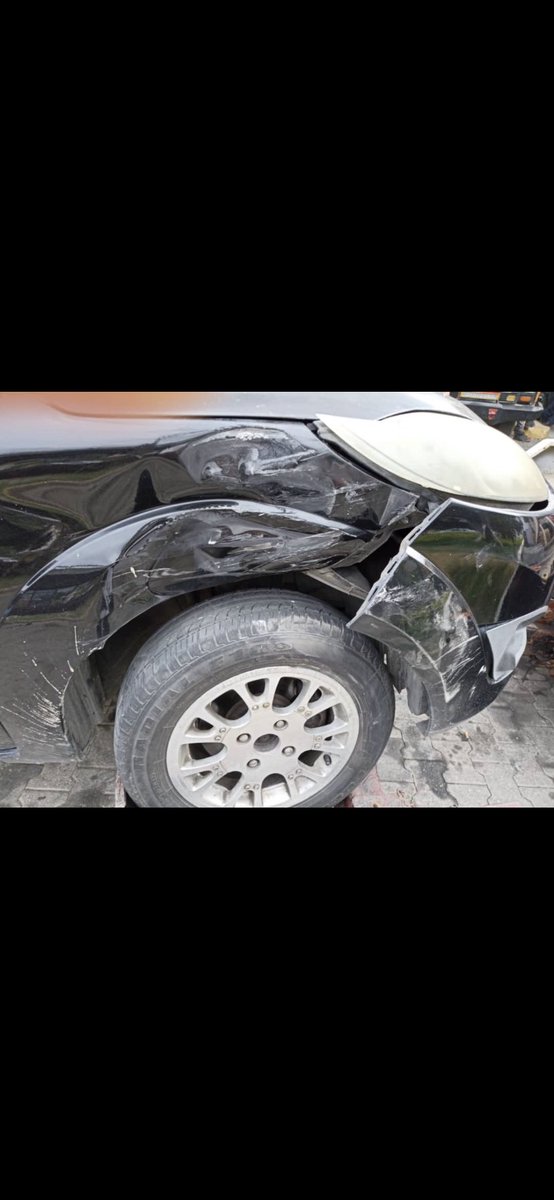MundarainPablo's tweet photo. @TarekWiliamSaab @MinpublicoVEN Ayúdeme hacer viral esto policaracas oficial Alexander Martínez me remolcó mi vehículo lo dejaron caer de la grúa el carro quedó destrozado y choco 2 vehículos más y nadie se hace responsable ayúdeme hacerlo viral https://t.co/u0LEFy5Zk4