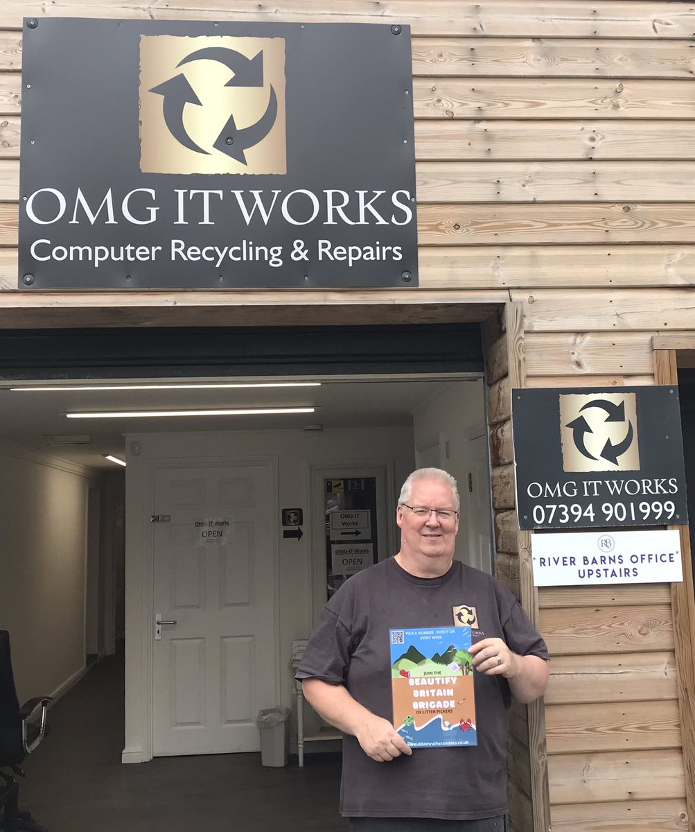 ruthmajor44's tweet photo. OMG! Darren promoting my campaign and Rubbish Ruth advertising his business. It Works! #beautifybritain #pickanumber #pickitup #everyweek #redruth #cornwall #Bridge #Portreath #OMGitworks #computer #recycling #repairs https://t.co/uKNi5Z19lR