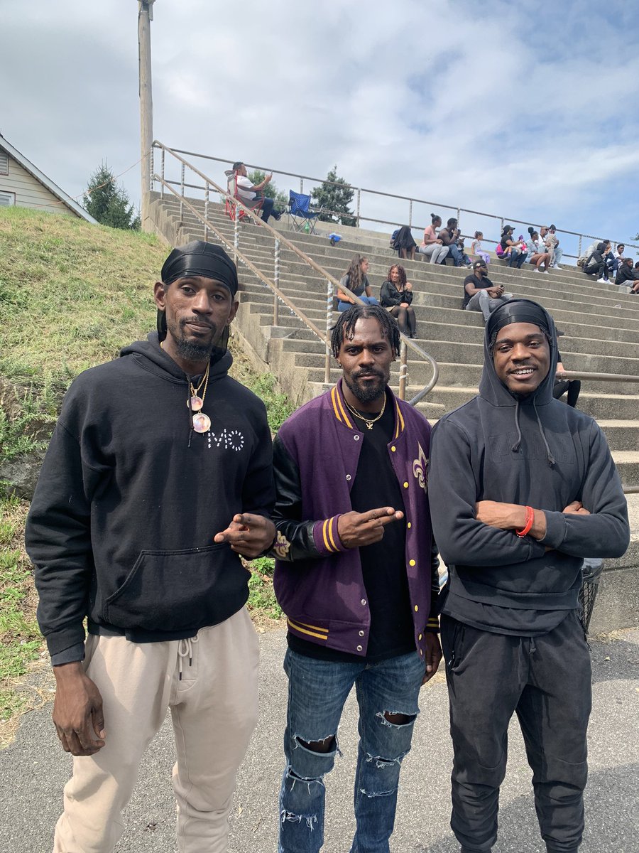 brucezeller's tweet photo. 3 ex students. 3 good athletes. 3 good kids. Great reminiscing with them. It was a pleasure. Very decent. (Pops, Tu, Clarke) https://t.co/uQc5yGOq0l