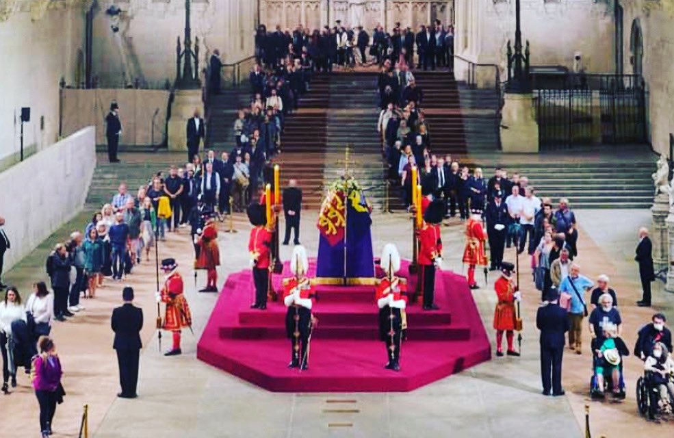 HarryBucknall's tweet photo. We bowed our heads in farewell to our Commander-in-Chief, to whom we had sworn loyalty, pledged secrecy &amp; on whom we had guarded with our lives &amp; in whose name we had gone to war. And for all that I gave thanks.  We had the very best of it, we few, we happy few. Thank-you, Ma’am. https://t.co/7LPCH1OgE6