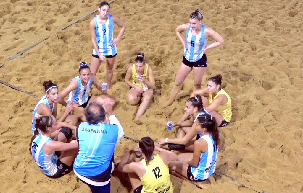 KamikazesBH's tweet photo. Promer set para Brasil 20-12 🇧🇷⚔️🇦🇷

Gran primer set de Connie Suárez en el arco https://t.co/9xaD1FryOm