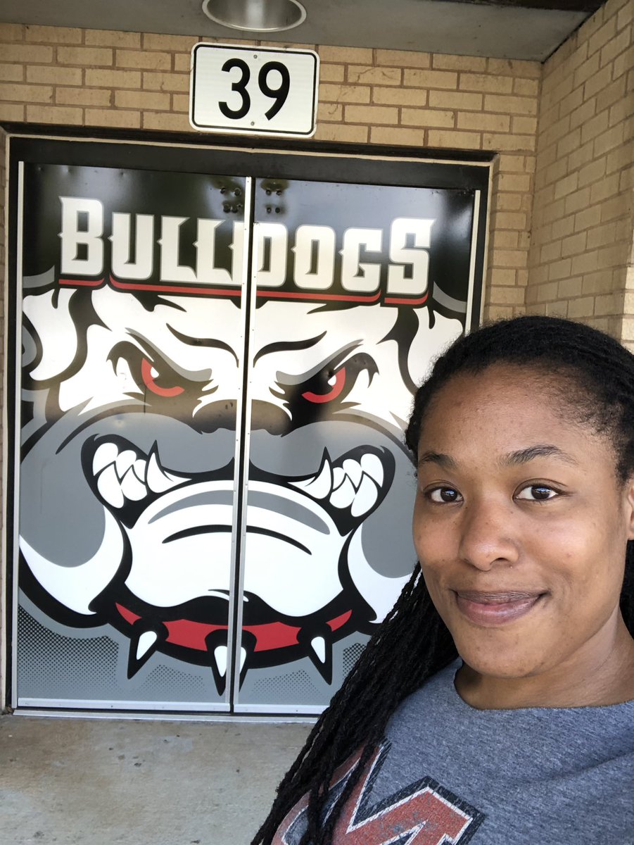 HosleyStephanie's tweet photo. Took my kids sight-seeing, and the finale was my old stomping grounds @TricitiesFCS #onemadeofmany #classof2000 ❤️🖤❤️🖤 https://t.co/SLJQrmPgOR