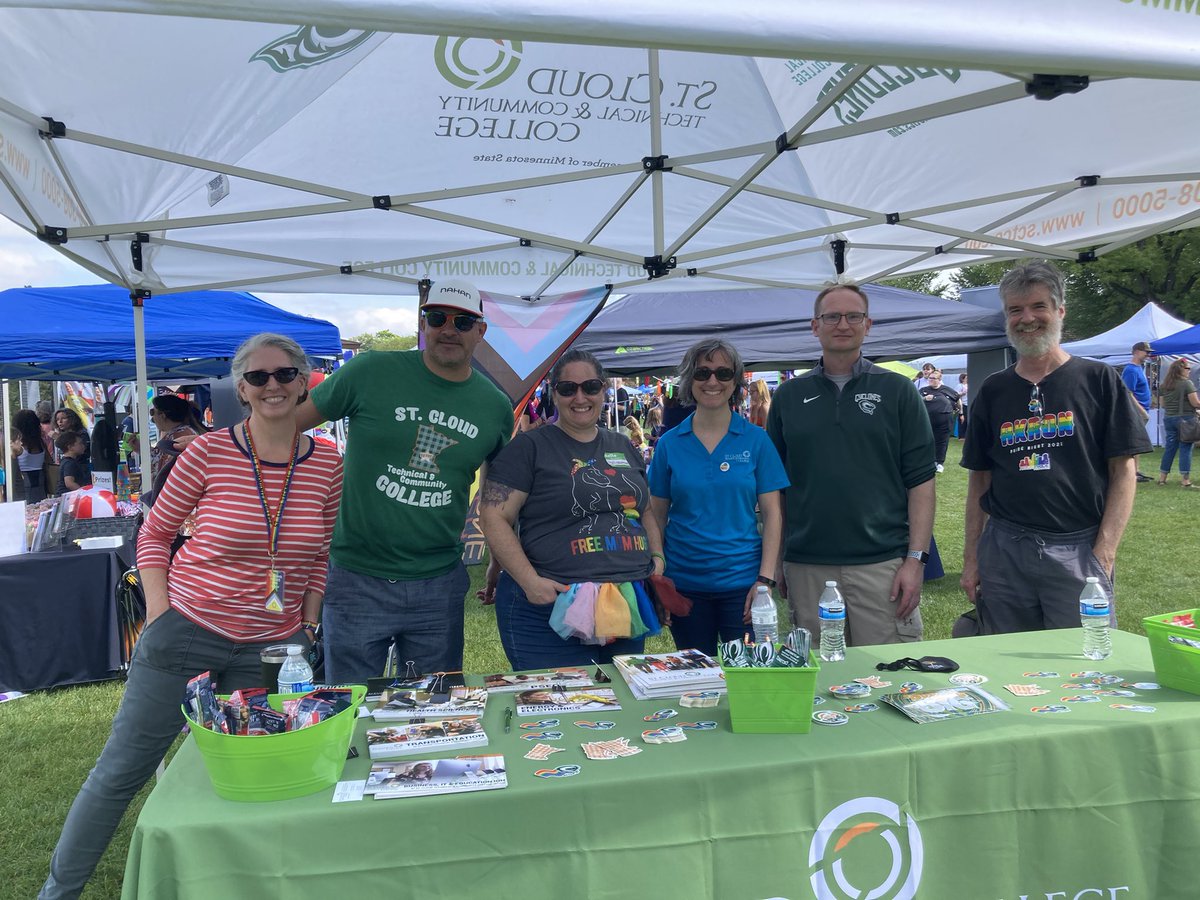 SCTCCCyclones's tweet photo. What a fabulous group of faculty and staff representing SCTCC at Pride in the Park today!! 🌈 So much fun hanging out with everyone!! #@sctcc #wearesctcc #prideinthepark https://t.co/GyL93WTAQD