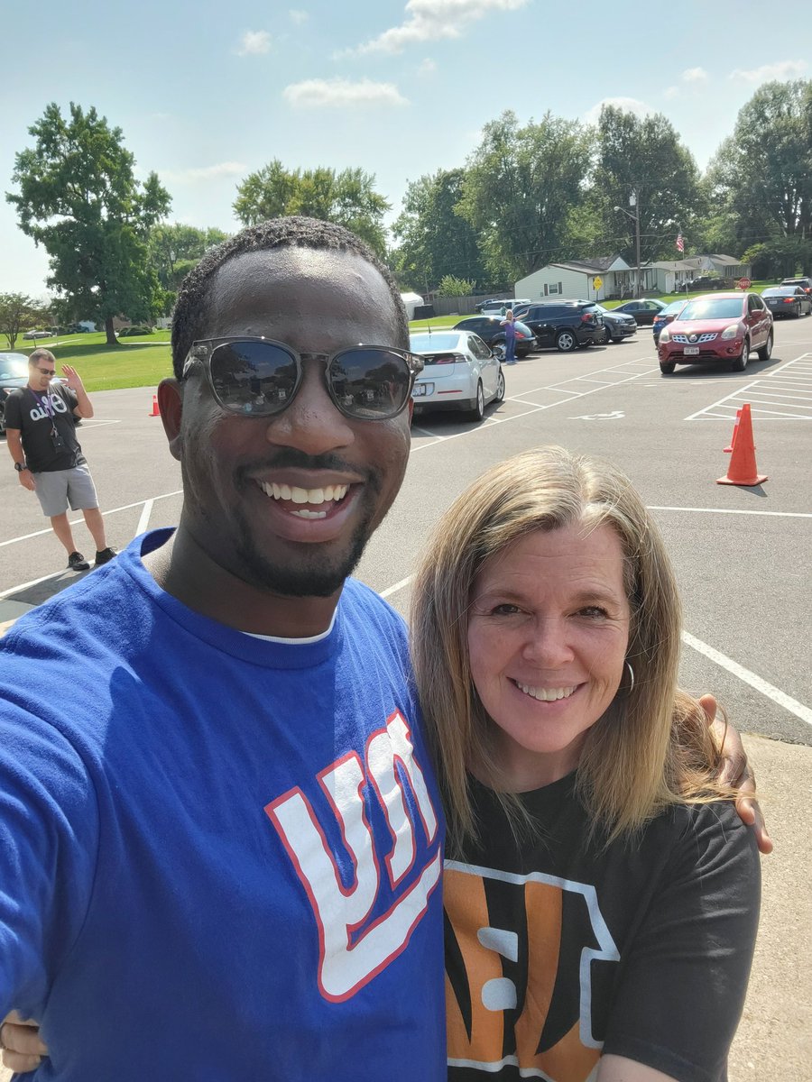 Representin' our NFL at <a href="/Central_MCSD/">Central Academy</a> Friday! Who Dey! <a href="/MrTerrence103/">Mr. T</a>