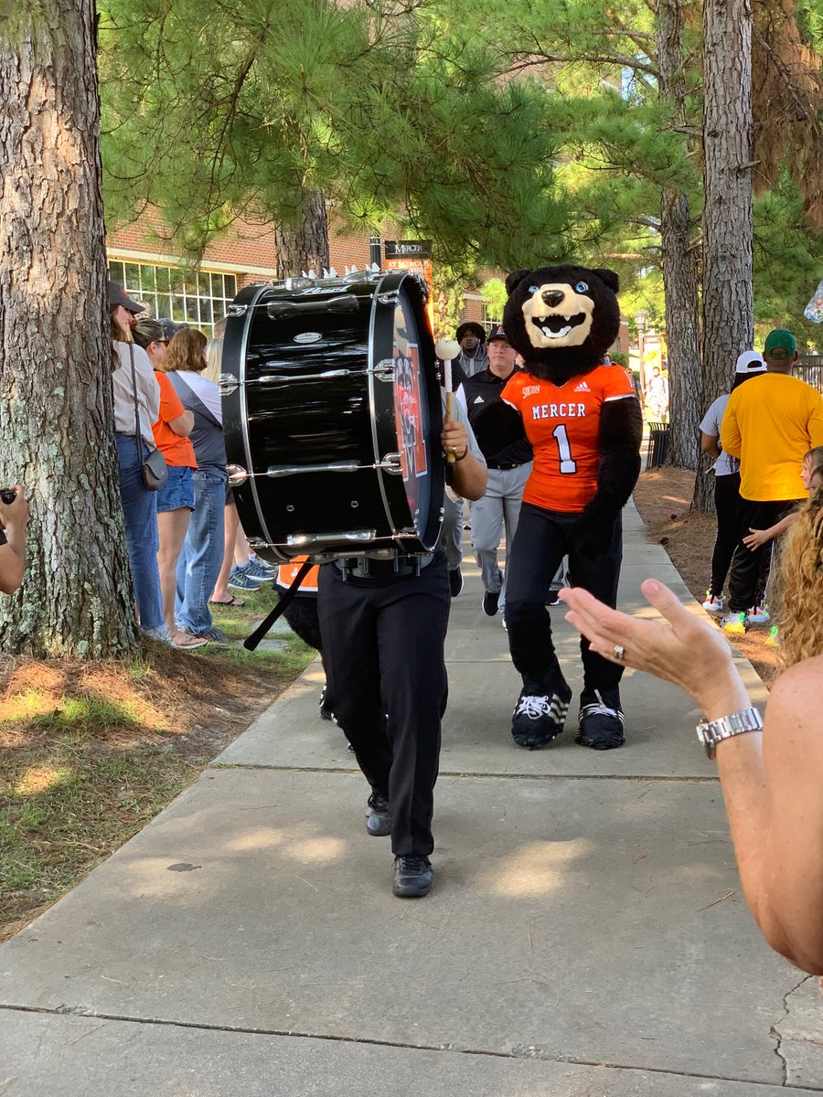 jarredsmoore's tweet photo. Bear Walk with @Sh1fty_T1, our favorite Mercer Bear! https://t.co/DMXQclKZvV