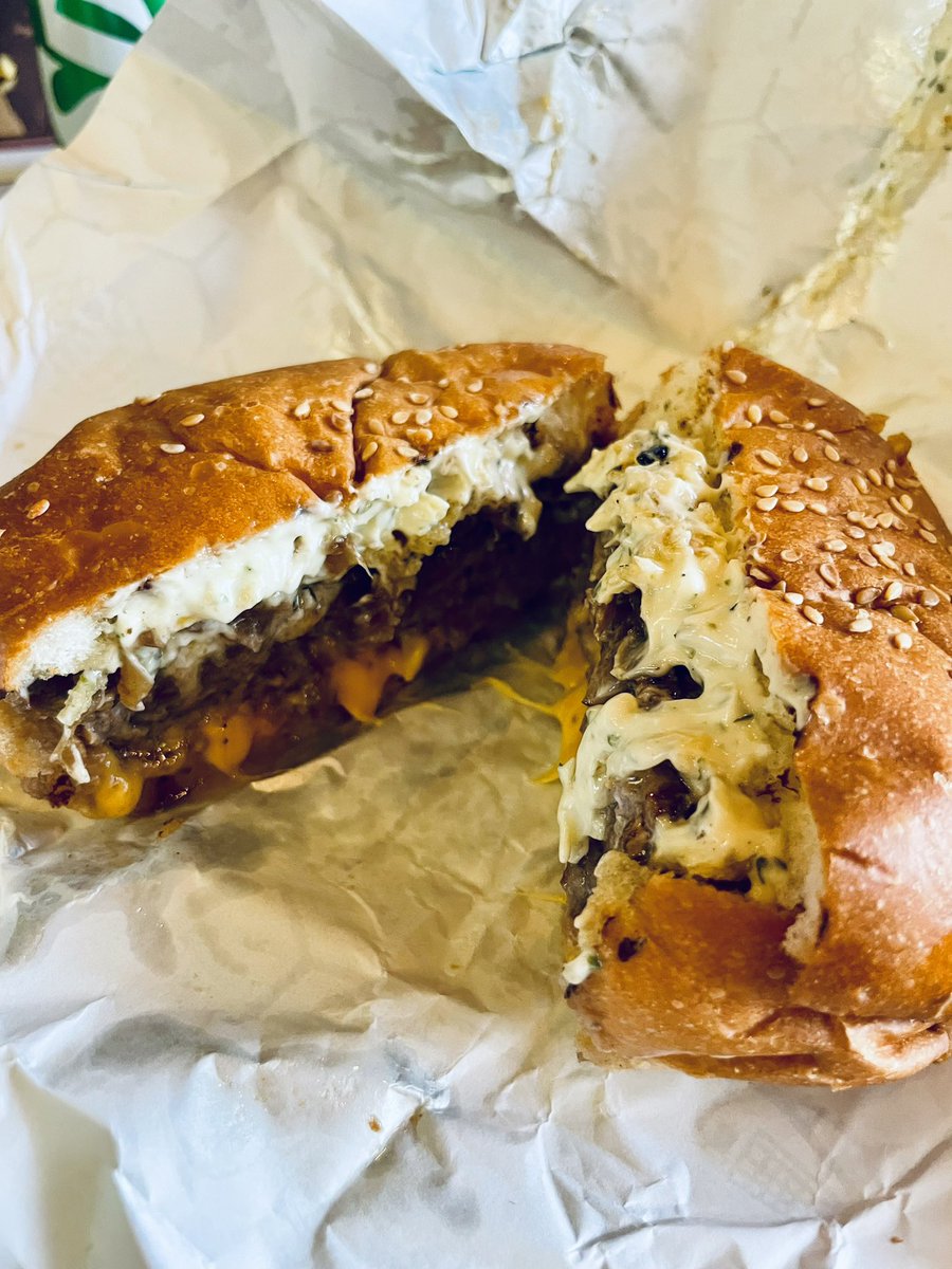 ‏ملاذ الرياض ☕️🍩 on Twitter "RT Your_71 مطعم كليفر برجر يقدمون نوع