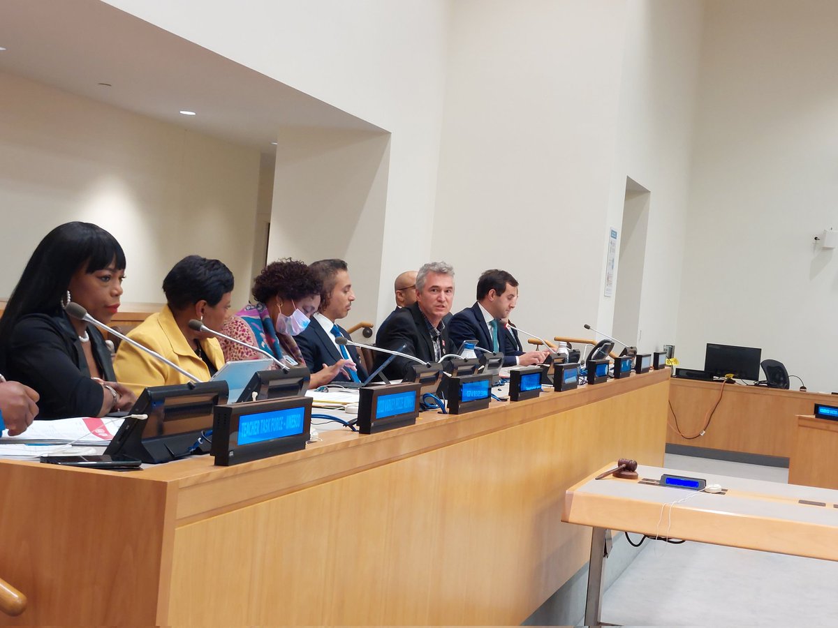 Esthergoldschm's tweet photo. Happening now: our #VVOB Global Director of Programmes presenting good practices from Ecuador, Uganda, South Africa, Rwanda on how we can support #teachers to take leadership. #SDG4 #TES https://t.co/RzwlvbmZyN