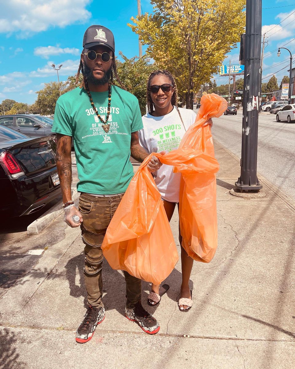 tymetothrive's tweet photo. Today we joined @ygmovement to do a Community Clean Up in The Westside of Atlanta ❕ #TogetherStronger #Community 💜💜💜 https://t.co/orkQYQud5V