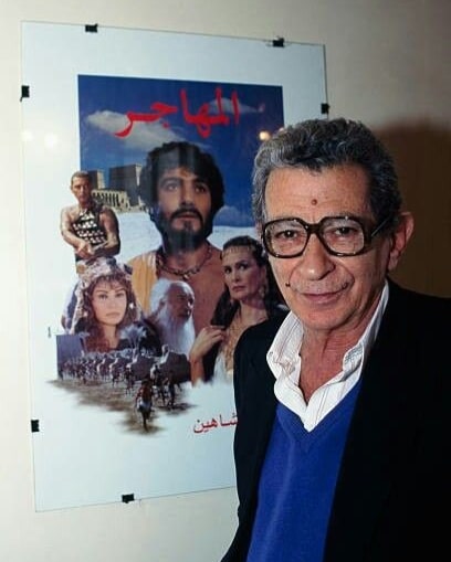 Ba2louzaR's tweet photo. المخرج العبقري العالمي ( يوسف شاهين) أمام بوستر فيلمه ( المهاجر)

#يوسف_شاهين
#Youssef_Chahine
#المهاجر
#The_Emigrant
#بقلوظه_ريفيوز
#Ba2louza_Reviews https://t.co/FRcT9VJzIf