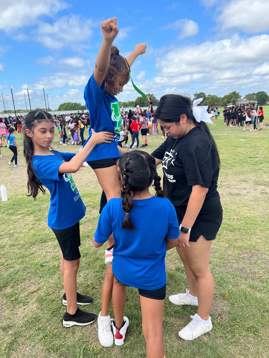 KahnElementary's tweet photo. Quetzal Cheerleaders in training! 💚💙 Thank you Dallas ISD and Coach Natalie! #kahnalumni💚💙#sunsetbisoncheerleader💜🤍
😉💚💙💜🤍 @disdactivities #GetInvolved #LevelUpDallasISD #DallasISDCheer #sunmol https://t.co/ox8YMIyTxY