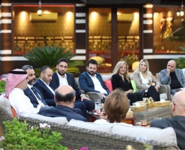 GeorgetteSarkis's tweet photo. شوفوا القوات كيف بدن يجيبوا رئيس للجمهورية صنع في لبنان وسيادي ومستقل وقرارو حر. الوصفة عمياخدوها من عند السفير. https://t.co/pw7Yt8bply