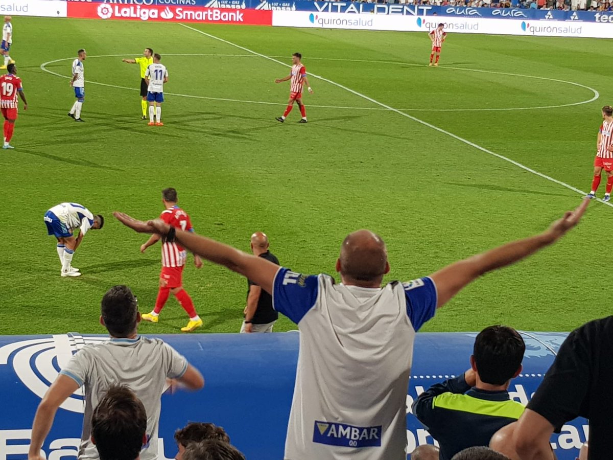 ortizremacha's tweet photo. Lamentable la última jugada del partido ha terminado con el pitido final. Se escapaba Giuliano y le han golpeado en el rostro fuera del área. Sangra Simeone por el golpe y el colegiado no señala ni falta, ni tarjeta amarilla. https://t.co/2Ugqhtwa8I