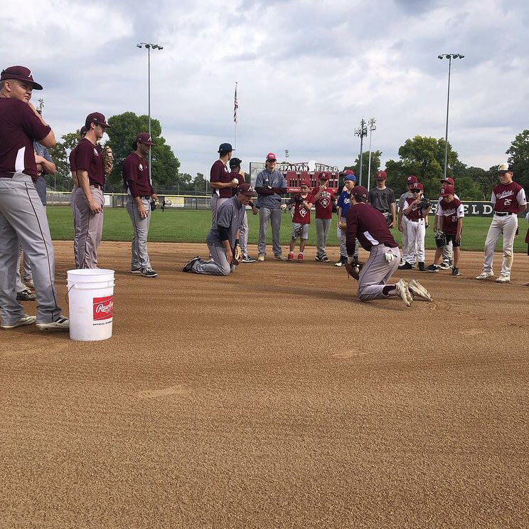 AuggieBaseball's tweet photo. Today the squad had the opportunity to coach some Richfield ballplayers today!

Awesome seeing the guys interact with the young baseball players and have a great time.

#FDSA #Convocation #Richfield https://t.co/9xDaNVLhUK