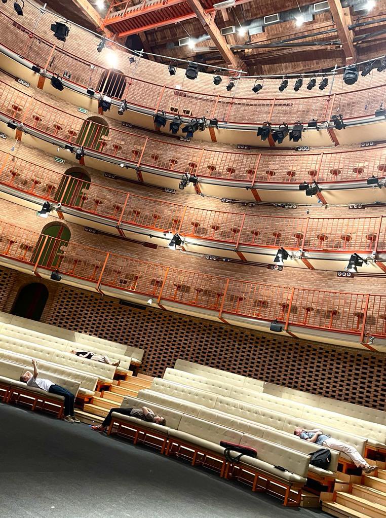 4tetmeta4's tweet photo. Day #2
Getting ready.
#shorthistoryofstringquartet
#secondaparte
#formazioneresidentediMiTo2022 https://t.co/GCbUGm0G8G