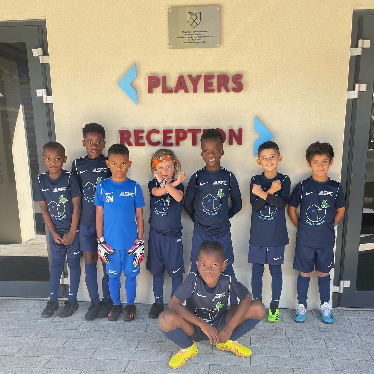 LSFC__'s tweet image. LSFC U7/8’s at West Ham United

An amazing opportunity for our young kings to play West Ham at the prestigious academy, thank you for the invite 🔵⚽️💫🙏🏾

#WeAreLSFC