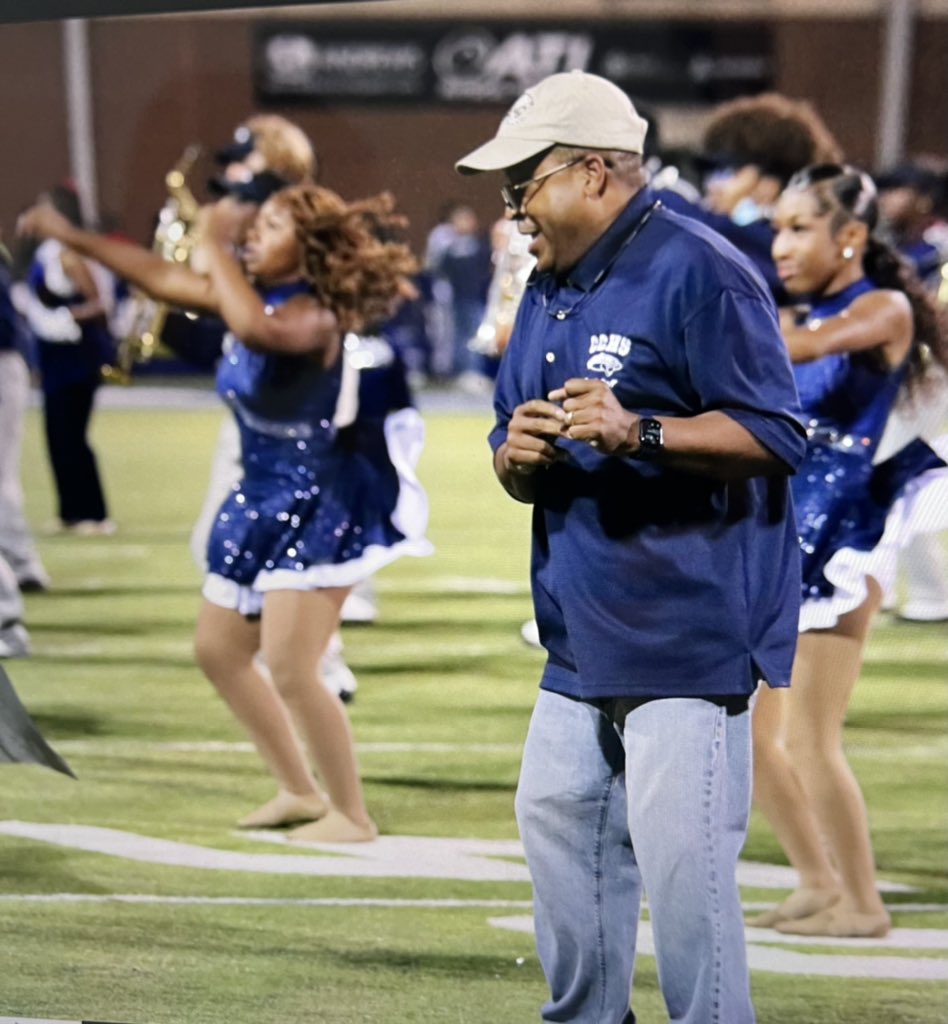 CCHS_AP's tweet photo. Every school should a Band Director like we do! @Kbenion @JEFCOED #CCHS https://t.co/K1j2ypotH7