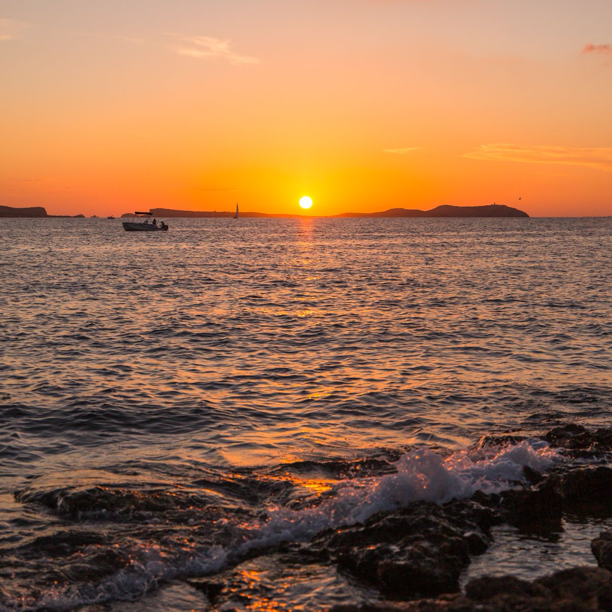 Mamboibiza's tweet photo. Blissful sunsets 🌅🧡 When will you next witness a Mambo sunset? https://t.co/4QcRcfeYdl