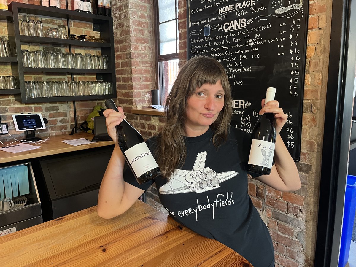 zadiesmarket's tweet photo. Wanting to enjoy a seasonal beverage without pumpkin spice? Well, these reds are for you! Come see Sierra this afternoon and enjoy your wine by the river.
#avlnews #avlfood #avldrinks #marshallnc #marshall #asheville #ashevillenc https://t.co/FdHzxiZCbf