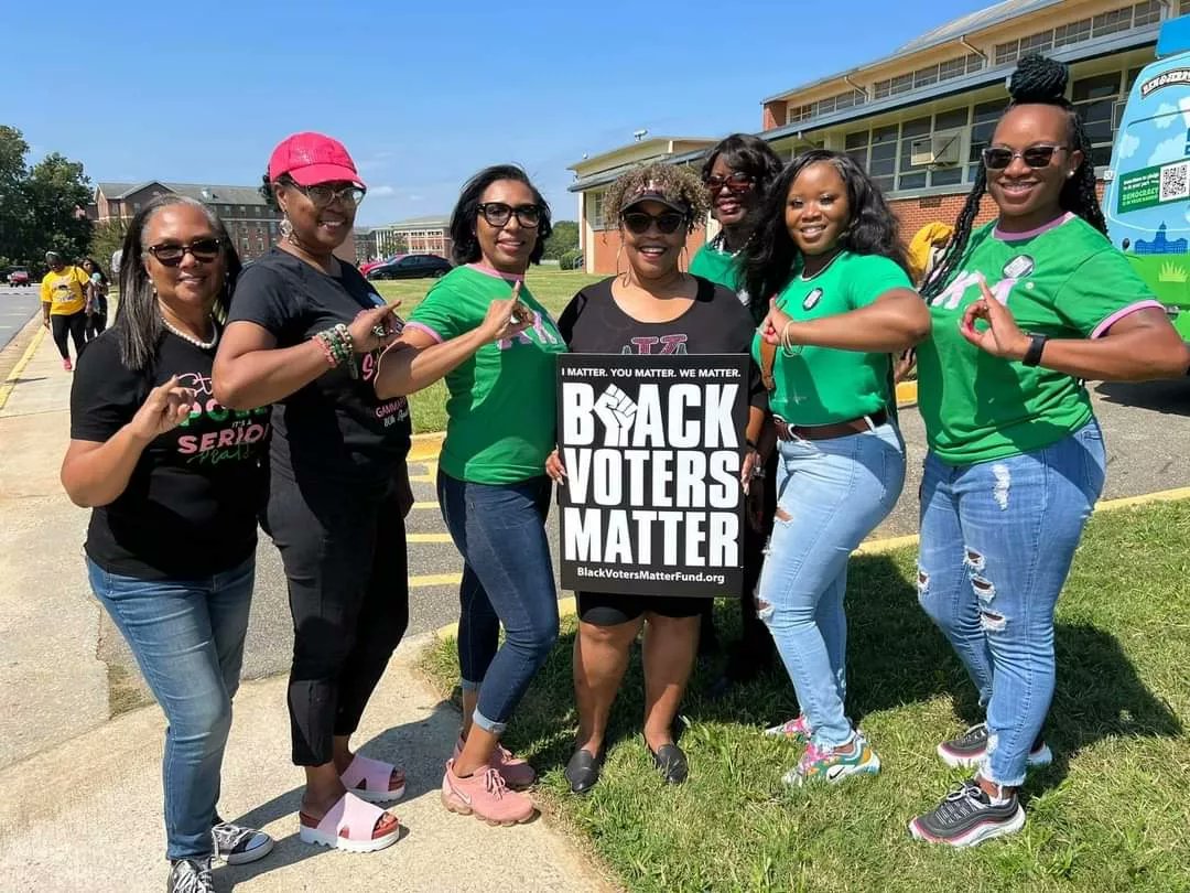 DonnitaFVSU's tweet image. GPO members at the FVSU vs Allen University Football Game helping people get registered to vote! 💕💚

#AKA1908 #significantSA