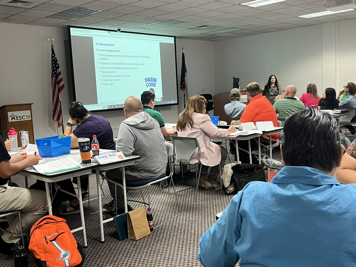 So much learning happening today <a href="/ESCRegion19/">ESC-Region 19</a>! We had our future librarians, principals and teachers on site at the same time 🤓 👩‍🏫🧑‍🏫👨‍🏫 <a href="/Liz_C_Bonilla/">Elizabeth Bonilla</a> @TPCP_Region19 <a href="/Teran_Jesse1/">Jesus J. Teran</a> #WeR19
