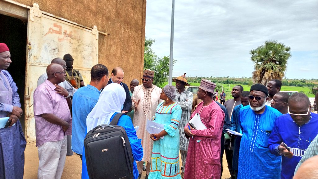 Le Secrétaire  Général Adjoint   du Ministère  de l´#Agriculture,accompagné l´ambassadeur de la République arabe d´#Egypte,
 a effectué dans la matinée de ce samedi, une visite de terrain  sur le site de  la ferme agricole commune #Niger-#Egypte (#FACNE) de Tiaguiriré.