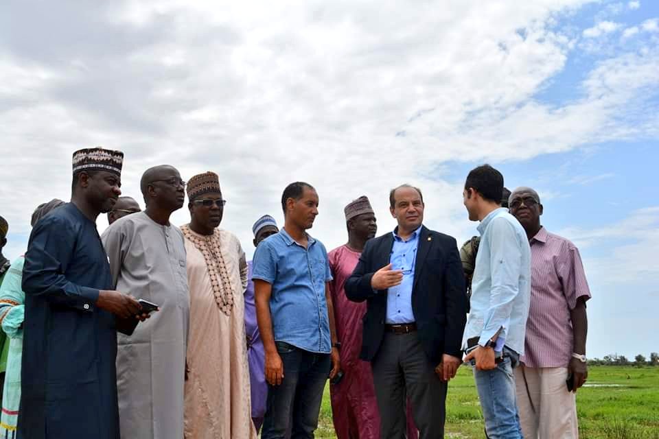 MagNiger's tweet photo. Le Secrétaire  Général Adjoint   du Ministère  de l´#Agriculture,accompagné l´ambassadeur de la République arabe d´#Egypte,
 a effectué dans la matinée de ce samedi, une visite de terrain  sur le site de  la ferme agricole commune #Niger-#Egypte (#FACNE) de Tiaguiriré. https://t.co/61GxWrvCS9
