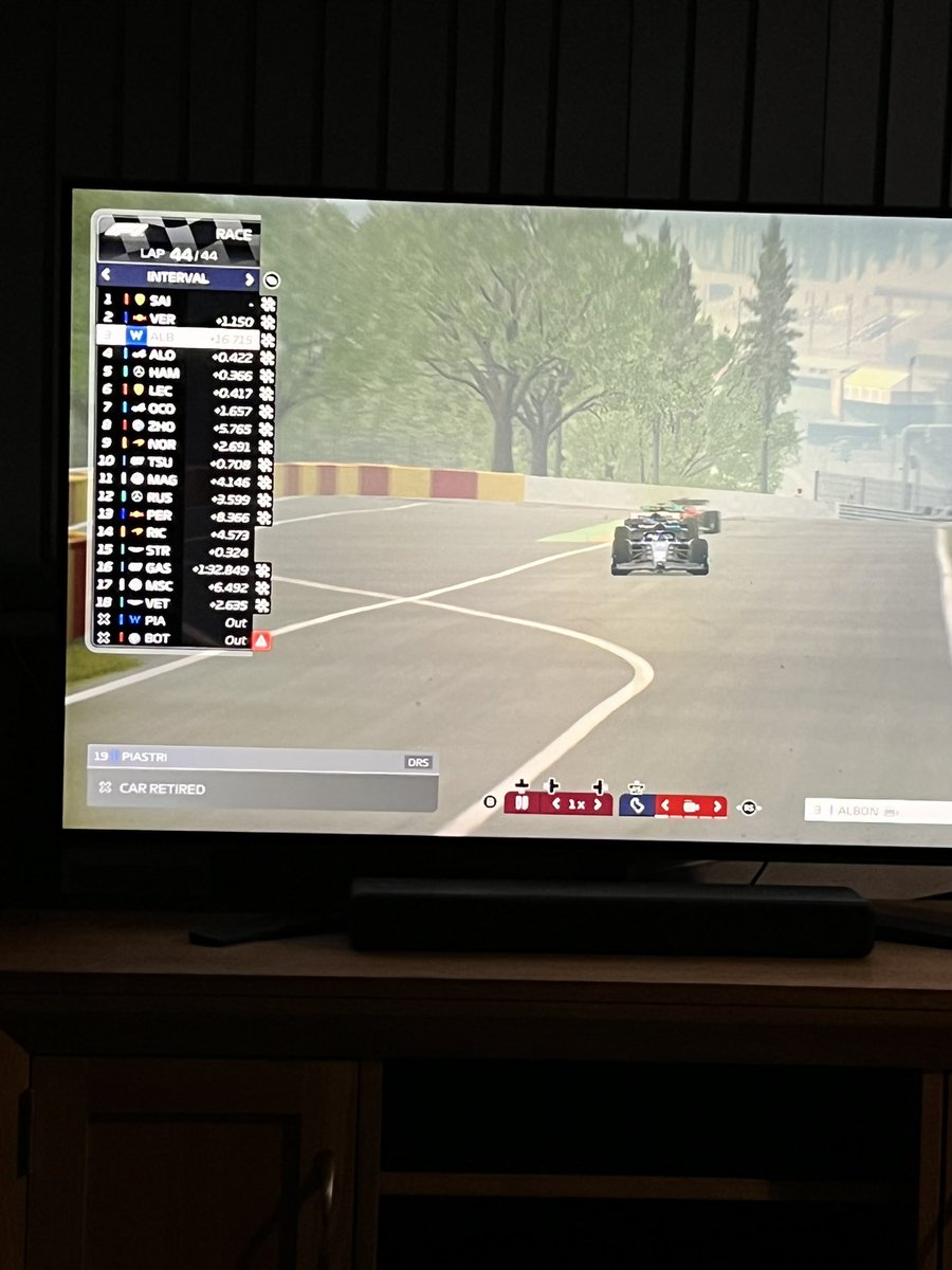 Get in Albon p3 at spa 💪👍 😂