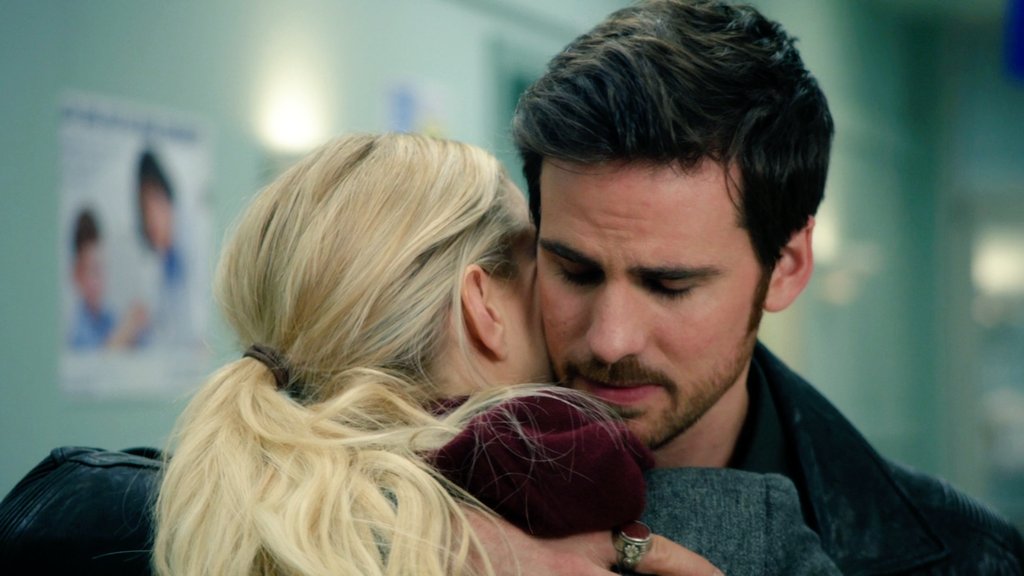 EnchantedSwans's tweet photo. ✨ CS Collection
CS hugging | 6x06
❤️🥺❤️
#captainswan #emmaswan #killianjones #jennifermorrison #colinodonoghue #onceuponatime #ouats6 #cscollection #cshug #cshugging #captainswanhug https://t.co/nGxdWvVONH