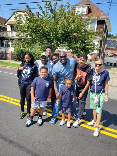 PS31Wolves's tweet photo. @Charlesdfall @HeyNowJO @jcps78 @msingmrrll @DrMarionWilson @CChavezD31 @AmoyBarnes Marching with the Wolves at the Heritage parade. It’s a family affair😊 https://t.co/x39UfOihGj