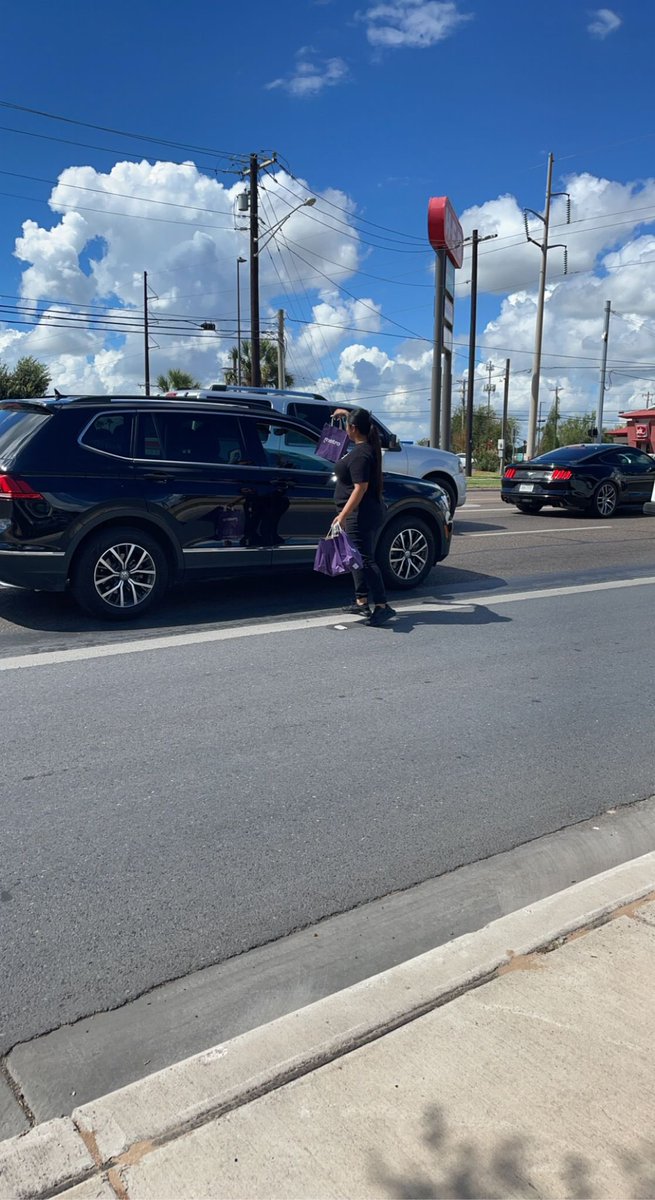Cynthia87575389's tweet photo. HELLO BEAUTIFUL PEOPLE FROM RGV!!!   Come and join us for free give aways at our amazing Metro By Tmobile @purely_wireless  3614 W. Pecan Blvd  McAllen Tx 78501!!!   We also have amazing deals on plans and accessories.   @Brandonmetro https://t.co/0hQEGyHBgm