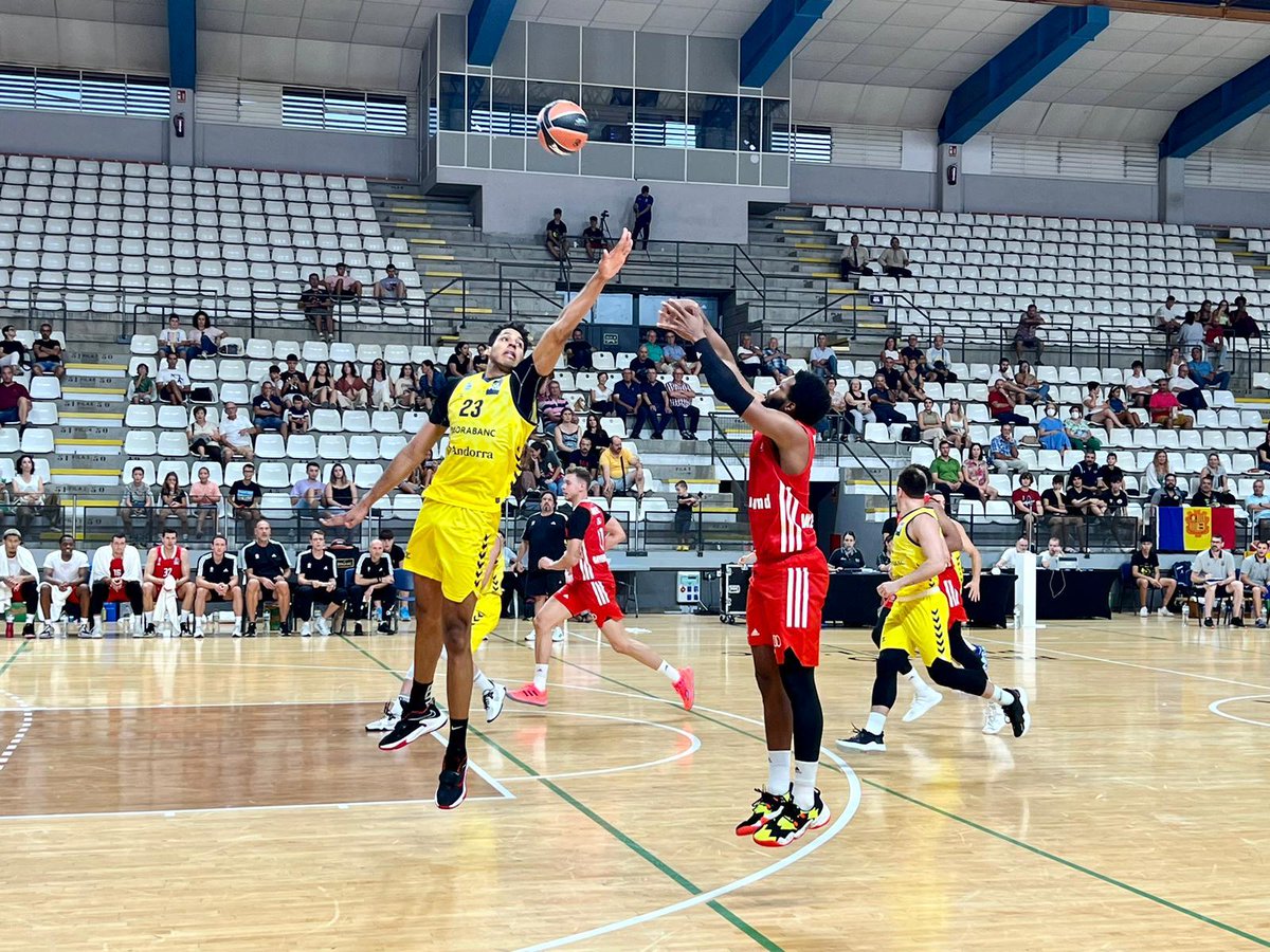 FCBBasketball's tweet photo. #ANDBAY
Wir verlieren das erste Spiel in Spanien mit 64:66.
📊FCBB-Stats:
#CoreyWalden 16 PTS, 4 AST & 4 STL;
@freddieg_33 9 PTS, 5 REB;
#LuisWulff mit fast 17 Minuten Spielzeit
#FCBB #WeBallTogether #Preseason https://t.co/GeQrI36652