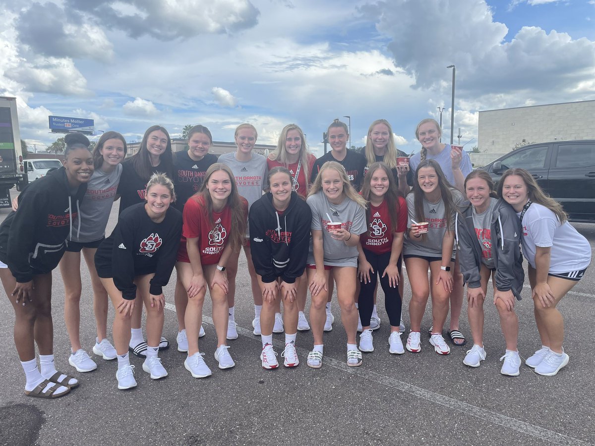 South Dakota Volleyball tweet media