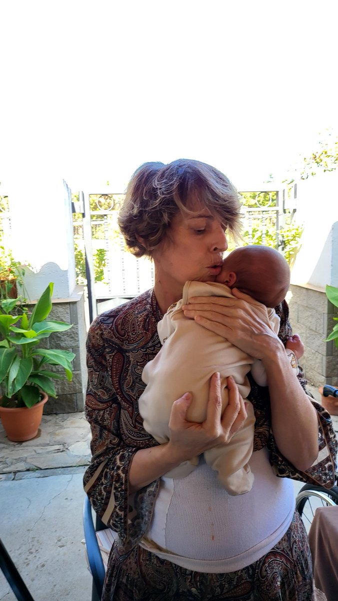 Mi madre con mi hijo. 
Que sensación más bonita