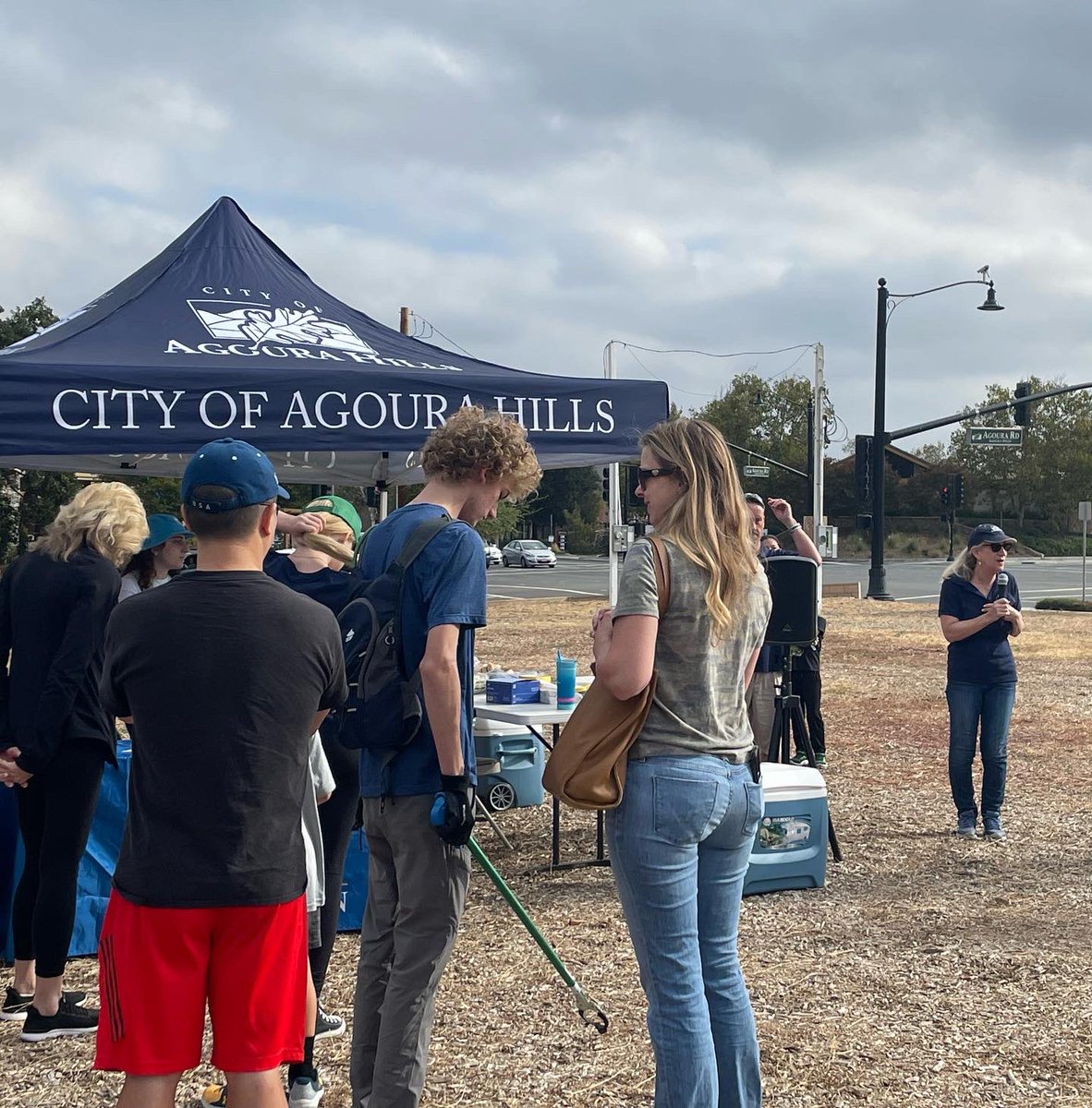 LindseyPHorvath's tweet photo. Spent the morning in @CityAgouraHills participating in the annual creek cleanup. Thanks to Councilmember Illece Buckley Weber for the invitation &amp; to everyone who helped. Especially fun to meet new #rotarians from #NextGenRotary &amp; chat a bit about connecting w/ @BHRotary https://t.co/9flB8ZvWEl