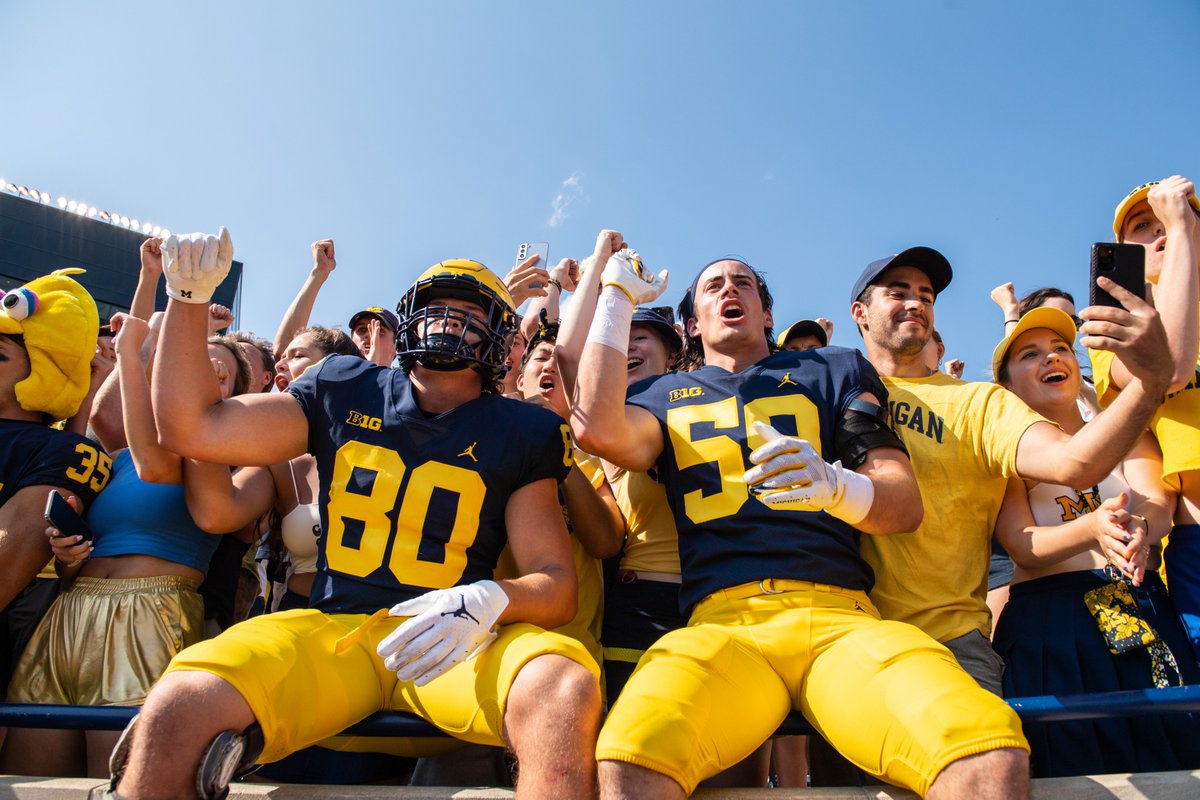 UMichFootball's tweet photo. 𝓦 https://t.co/ANWj1QhPxl