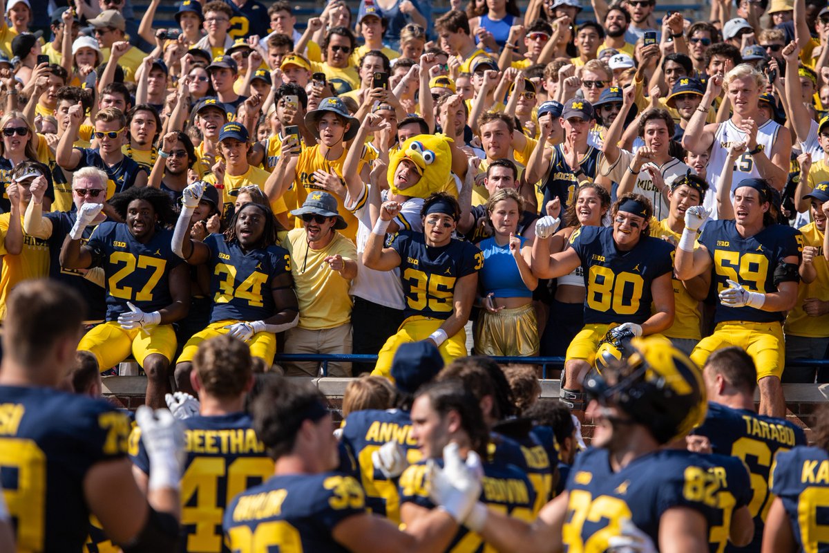 UMichFootball's tweet photo. 𝓦 https://t.co/ANWj1QhPxl