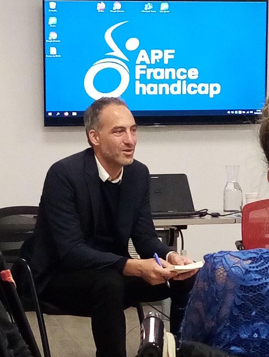 jeunes_apfhandi's tweet photo. "on a besoin de pouvoir si on veut changer le monde"! merci @rglucks1 d'avoir pris le temps d'échanger avec nous sur son livre et de nous permettre d'y croire....#engagement #jeunesse #benevolat https://t.co/XLmQbr87nT