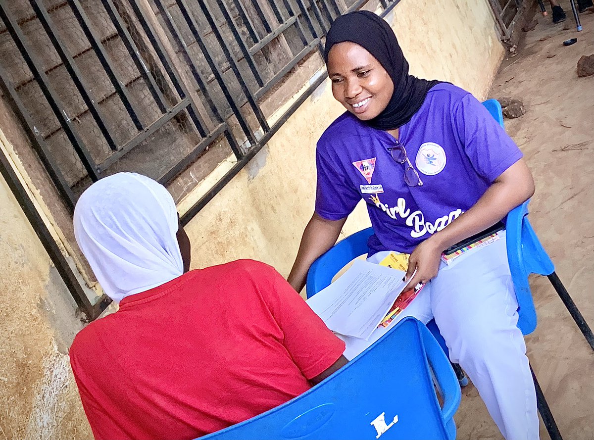 maxayamba's tweet image. The #GirllBozz outreach, a @PPAGGhana initiative, offers adolescent girls a platfrm to interact with our trained peer mentors  1 on 1 and in small groups, to seek guidance on edu’n, career n access safe sexual and reproductive hlth services.
Today's session in Tamale.
@atabinore