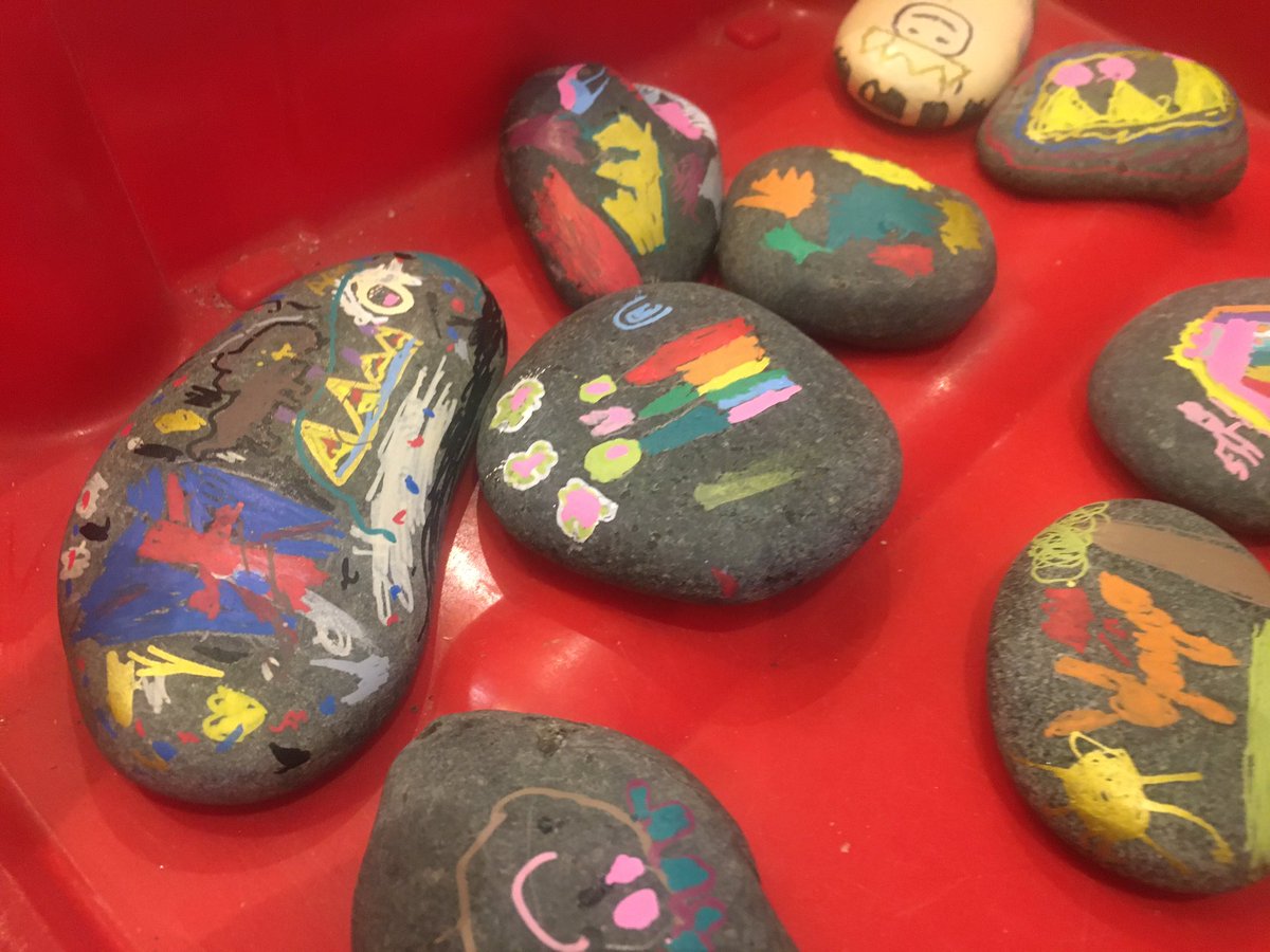 LuddenhamSchool's tweet photo. As a community we have taken some learning time to find out more about Her Majesty Queen Elizabeth II and have designed some rocks to help remember her. https://t.co/V1QO9sSs5x