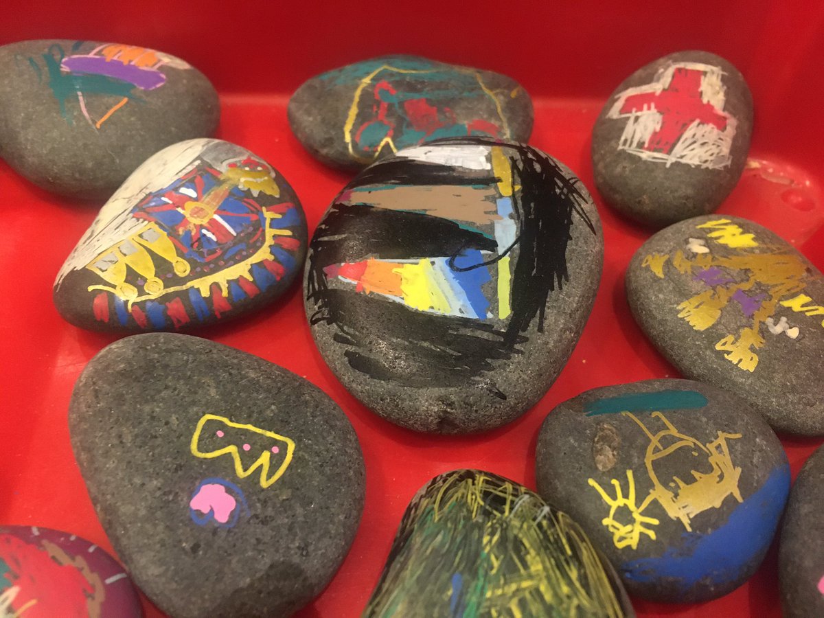 LuddenhamSchool's tweet photo. As a community we have taken some learning time to find out more about Her Majesty Queen Elizabeth II and have designed some rocks to help remember her. https://t.co/V1QO9sSs5x
