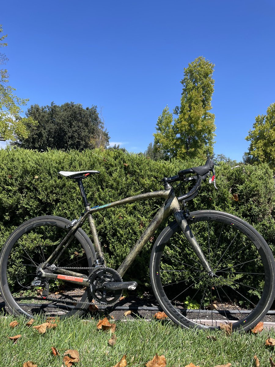 Quan's tweet image. What’s lighter than an Aethos and cheaper than an Allez? #QuanCollection #Amira #Goldie