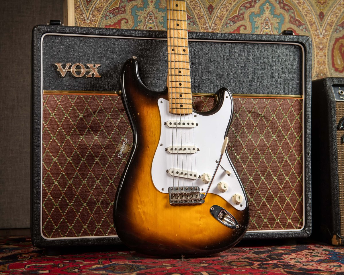 DeeBeeUs's tweet photo. A beautifully clean 1958 #Stratocaster with 1960s #Vox #AC30, courtesy of the @chriswstringer8 collection.
#straturday #strat #fenderstratocaster #precbs #voxamp #amp #vintageamp #vintagevox #guitar #guitars #vintageguitars #fenderguitars #vintagefender #guitarphotography https://t.co/M3kQHIU1BE
