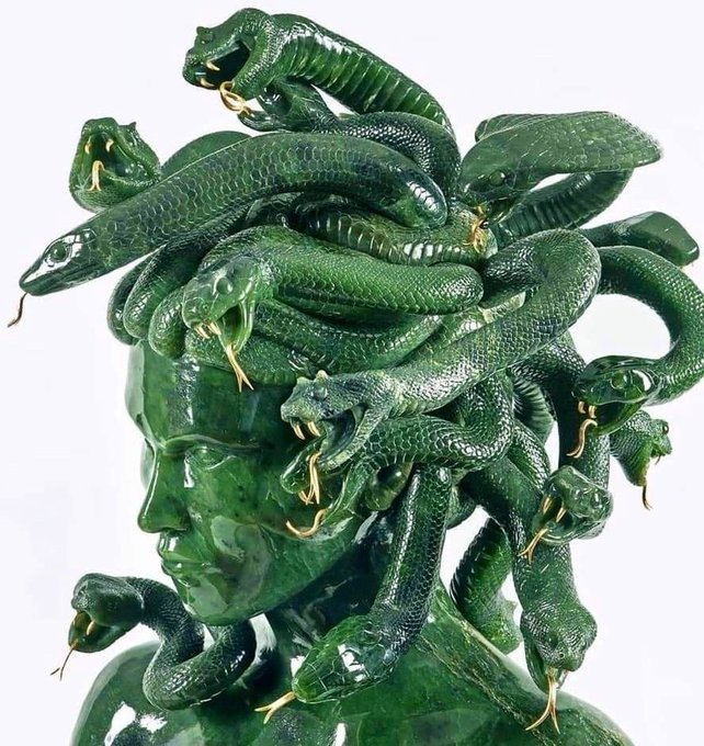 santinho95's tweet photo. Medusa head made of jade. https://t.co/5ILi04FSUN