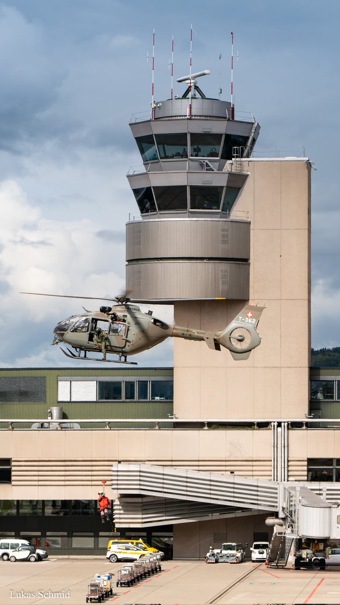 aviation_schmid's tweet photo. Swiss Air Force / Eurocopter EC635 / T-362 / ZRH - 17.9.22

@Easyspotting 
#AvGeek #planespotting #planes #planespotter #aviation #aviationphotography #spotting #ZRH #ZRHAirport #ZRHmovements #shpair #swissairforce #eurocopter #ec635 #t362 https://t.co/GDFDWAOwiz
