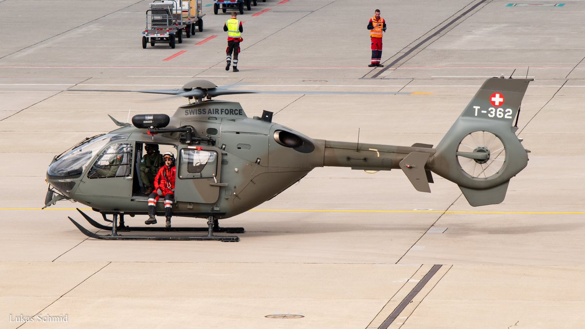 aviation_schmid's tweet photo. Swiss Air Force / Eurocopter EC635 / T-362 / ZRH - 17.9.22

@Easyspotting 
#AvGeek #planespotting #planes #planespotter #aviation #aviationphotography #spotting #ZRH #ZRHAirport #ZRHmovements #shpair #swissairforce #eurocopter #ec635 #t362 https://t.co/GDFDWAOwiz