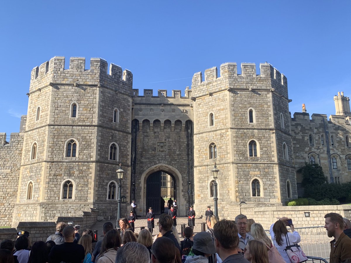 Pleased to pay out respects to her Majesty RIP 🙏🇬🇧