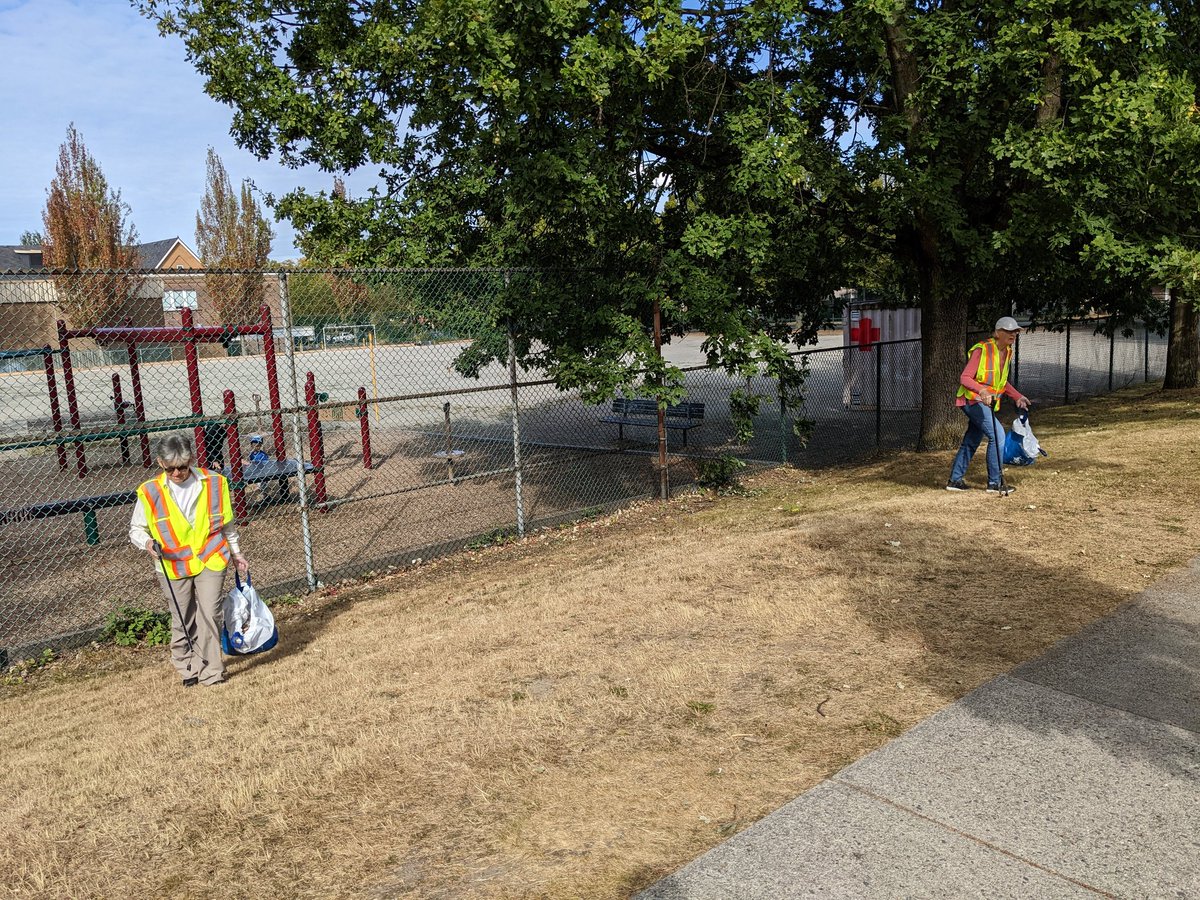 HastingsCPC's tweet photo. #Team of #volunteers out this #morning cleaning up our #community in #Vancouver! Be sure to participate in our next cleanup on October 22!

https://t.co/jRVW4qnd7c https://t.co/03NQAbUo31