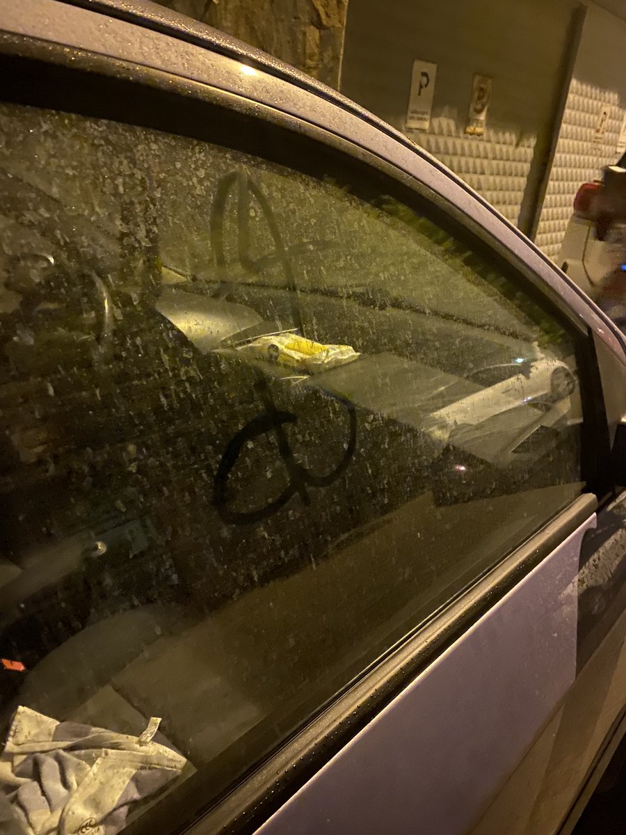 Pis arabaların camlarına beni yıka yazılırdı genelde benimkine neden böyle yaptınız ki şimdi 🙄