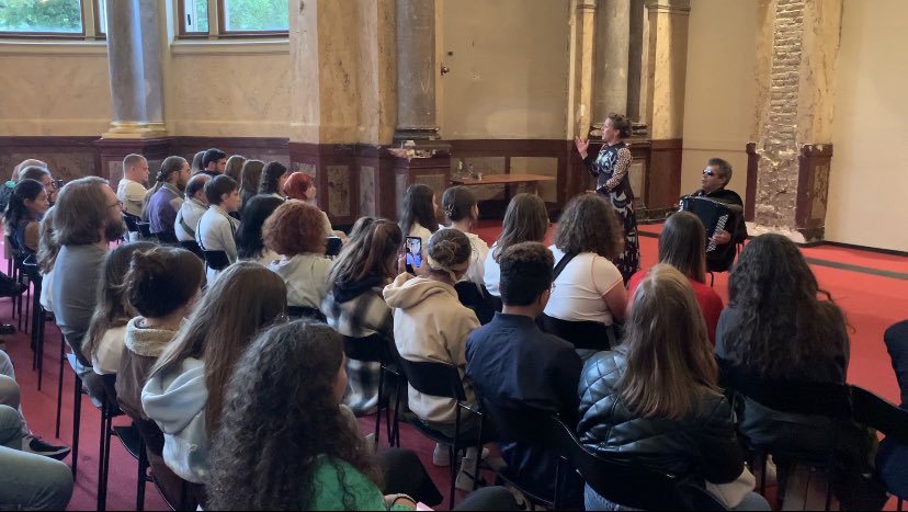 RenaudWeisse's tweet photo. Découverte du patrimoine de la #Neustadt, récital surprise avec #CelineMellon &amp; #MarcelLoeffler et temps convivial pr 60 jeunes usagers du @pass_Culture accueillis pr 1 visite-privilège du palais du Rhin organisée par la #DRAC @Prefet67 à l’occasion des @JEP. Objectif 💯% #EAC 🤩 https://t.co/YkZJ9M18Ph