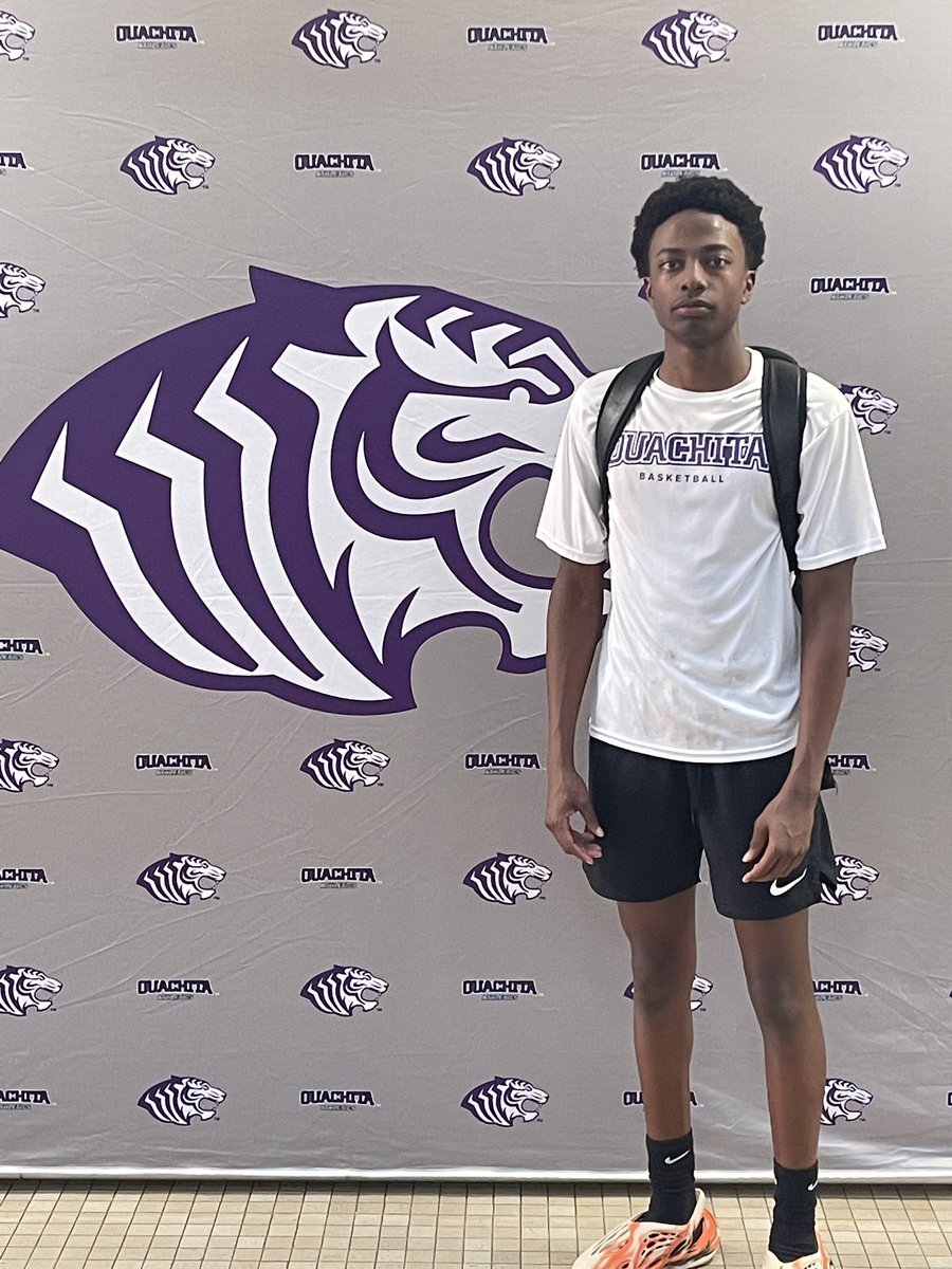 gregoryneely_'s tweet photo. Had a great time at camp!! Thanks for the invitation!! @coachlthornton @OBUMBB https://t.co/9bGLR5h4y2